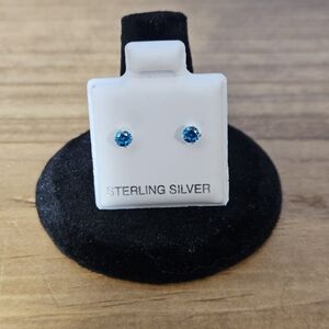 40. 925 Sterling Silver Aquamarine Earring